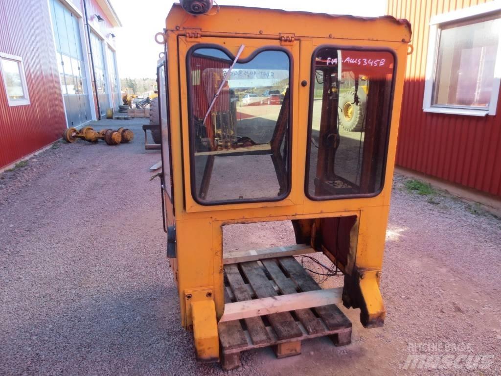 Fiat-Allis 345B Кабина