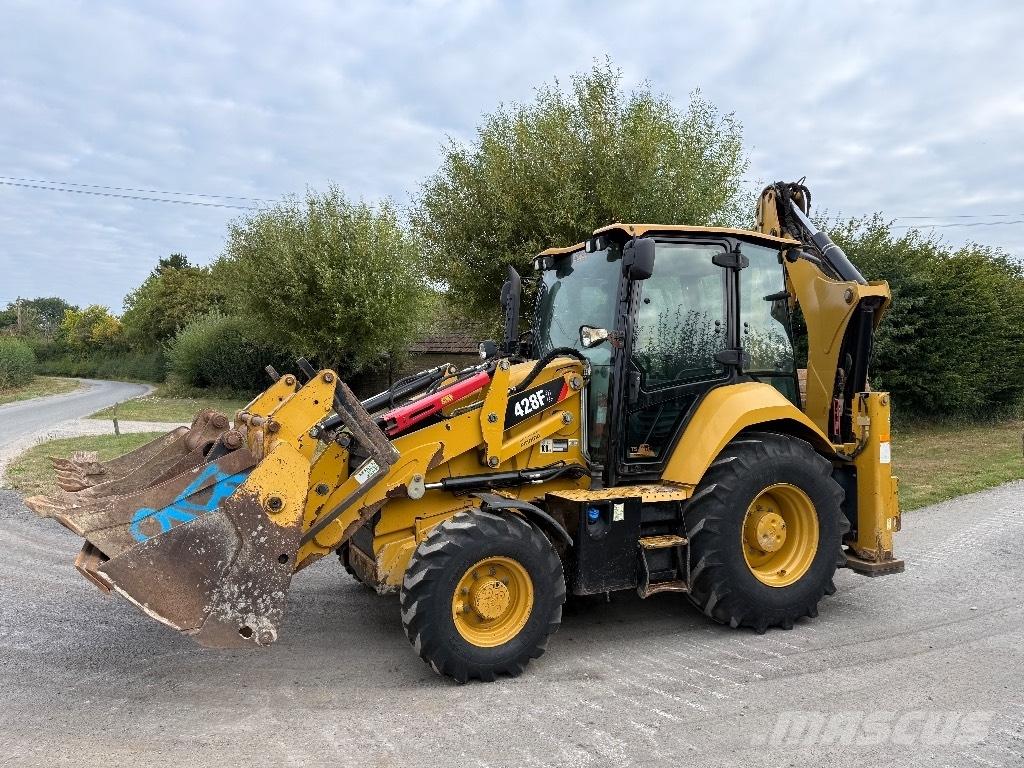 CAT 428 F Товарач със заден ексватор