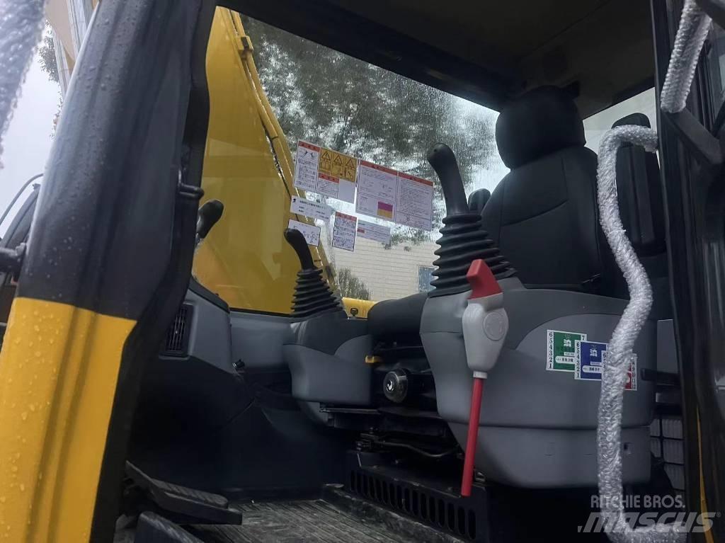 Komatsu PC 130 Средни екскаватори 7т - 12т