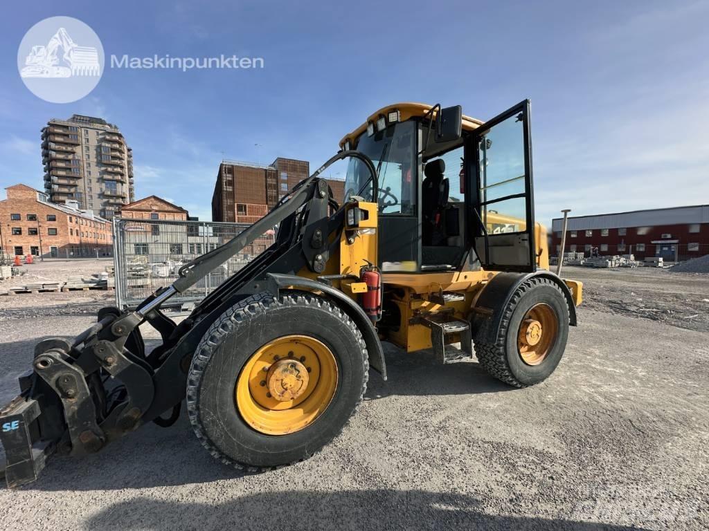 JCB 412 S Колесни товарачи