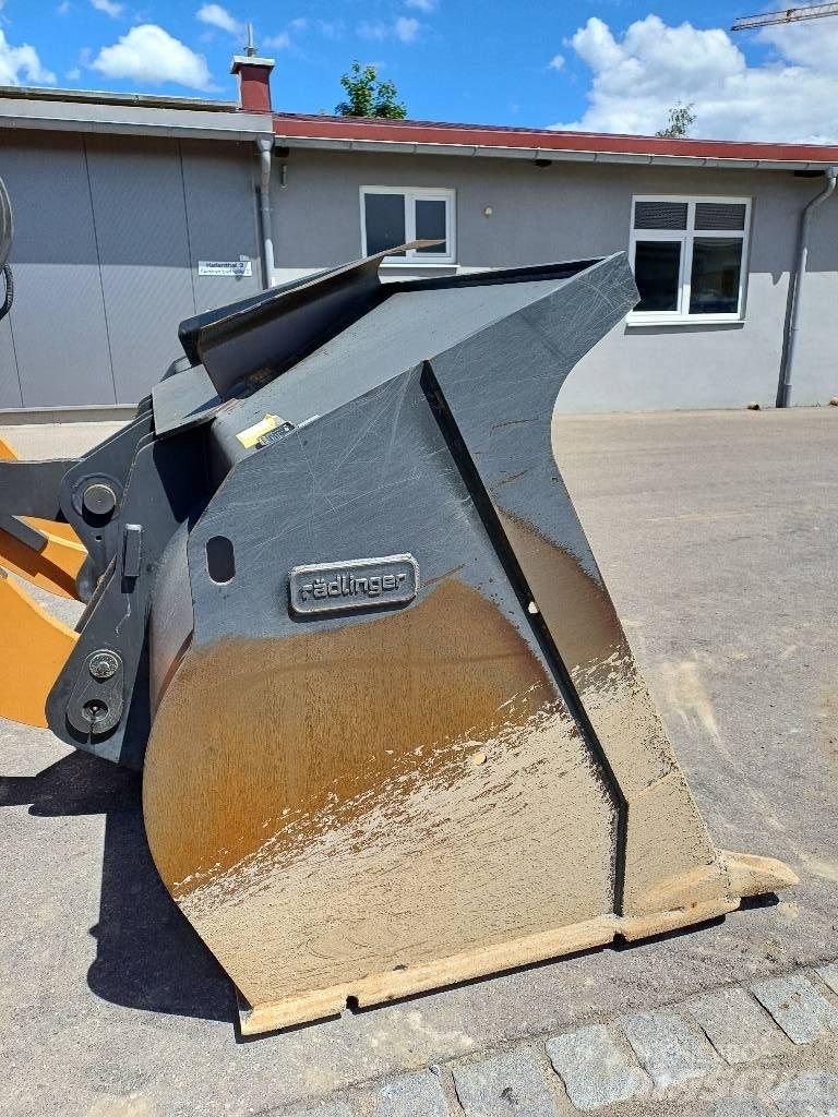 CASE 821 G Колесни товарачи