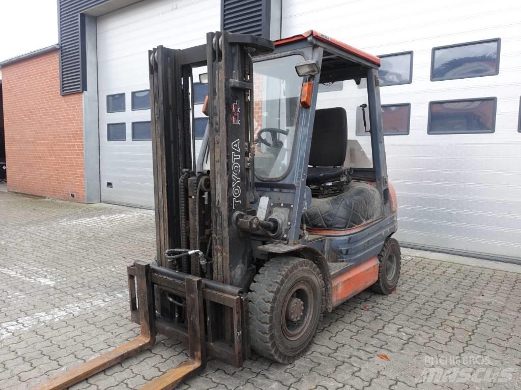 Toyota 02-6 FDF 25 Дизелови камиони