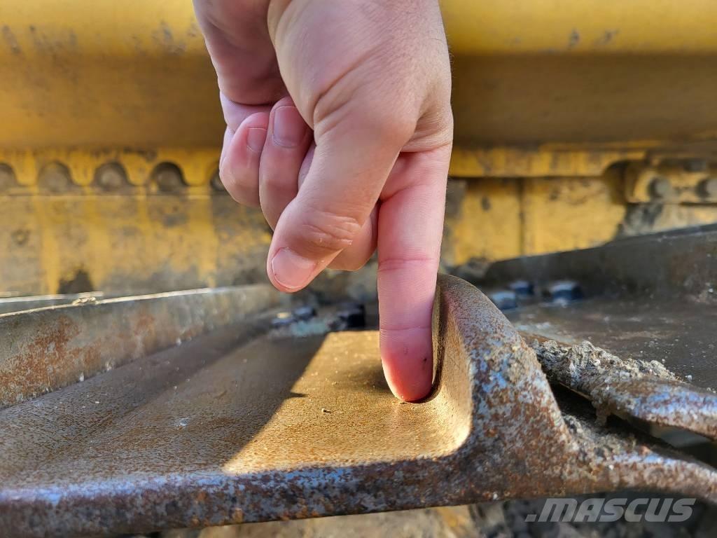 Komatsu D61PXi-24 Верижни булдозери
