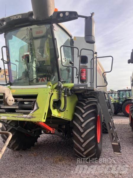 CLAAS TRION 530 Комбайни