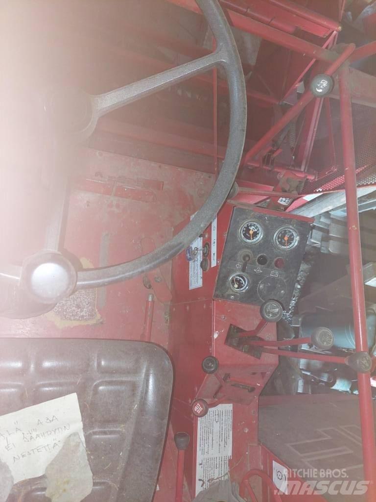 Massey Ferguson 330 Комбайни