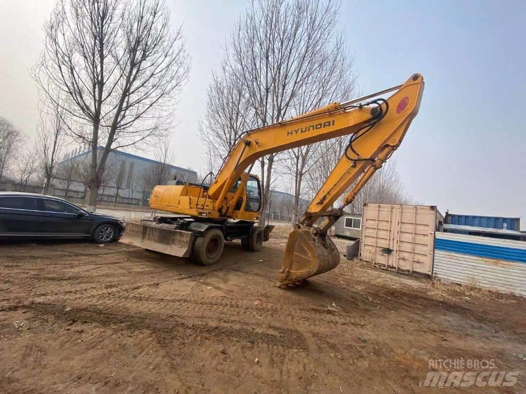 Hyundai R210WD Колесни екскаватори