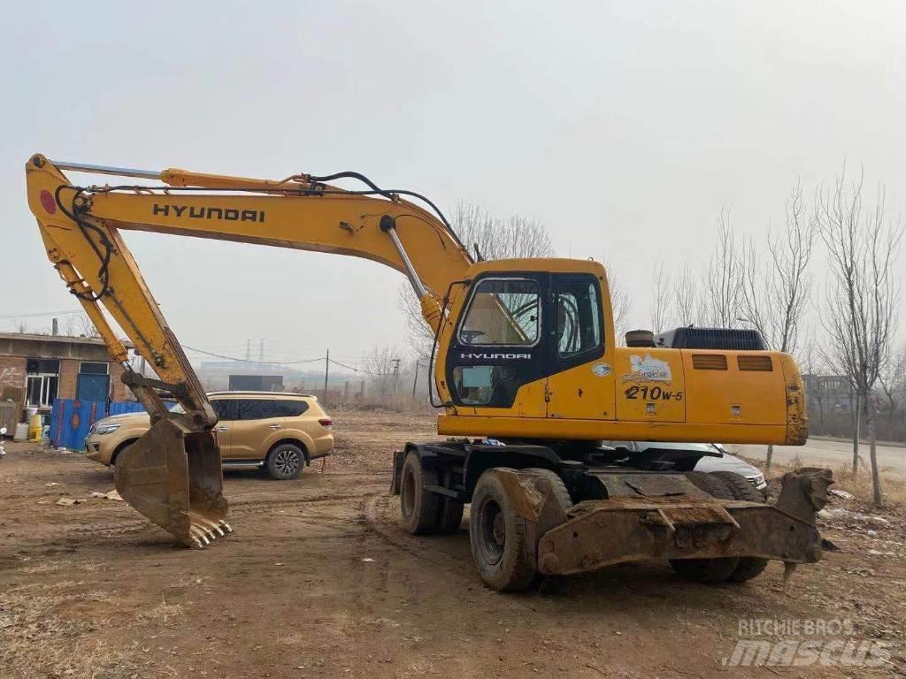 Hyundai R210WD Колесни екскаватори