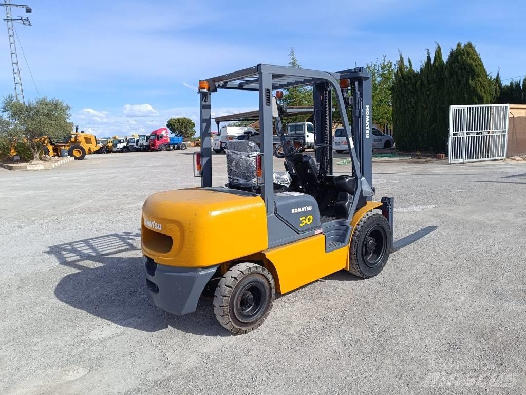 Komatsu FD30T-14 Вилични кари-повдигачи - други