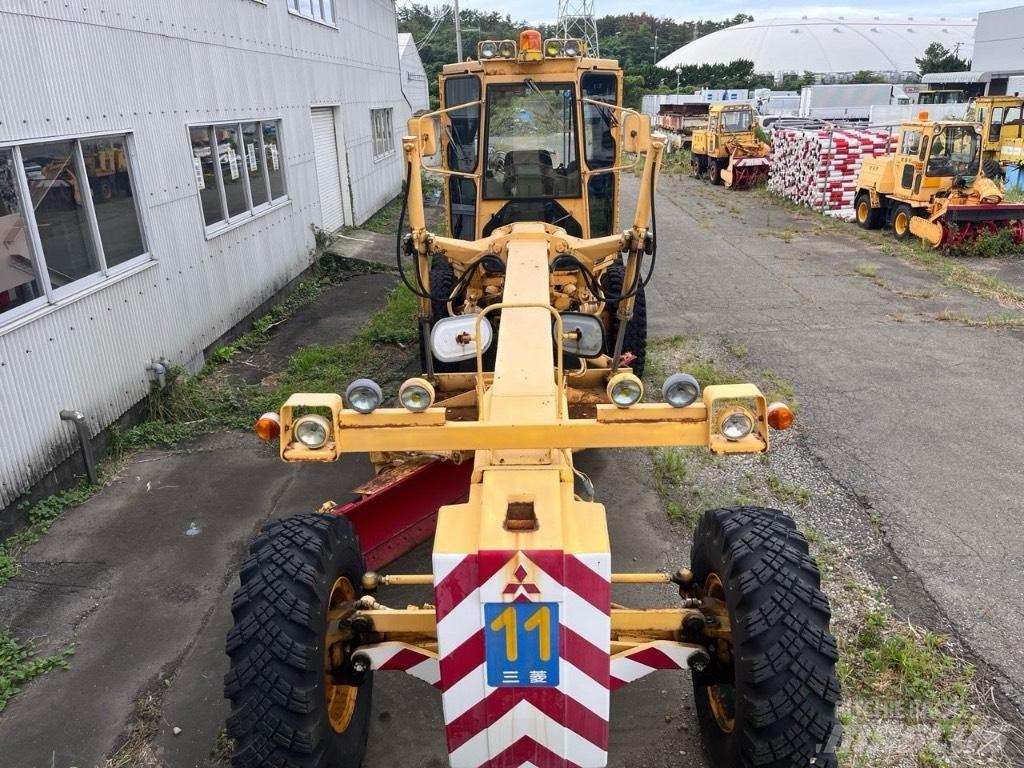 Mitsubishi MG 500 Грейдери