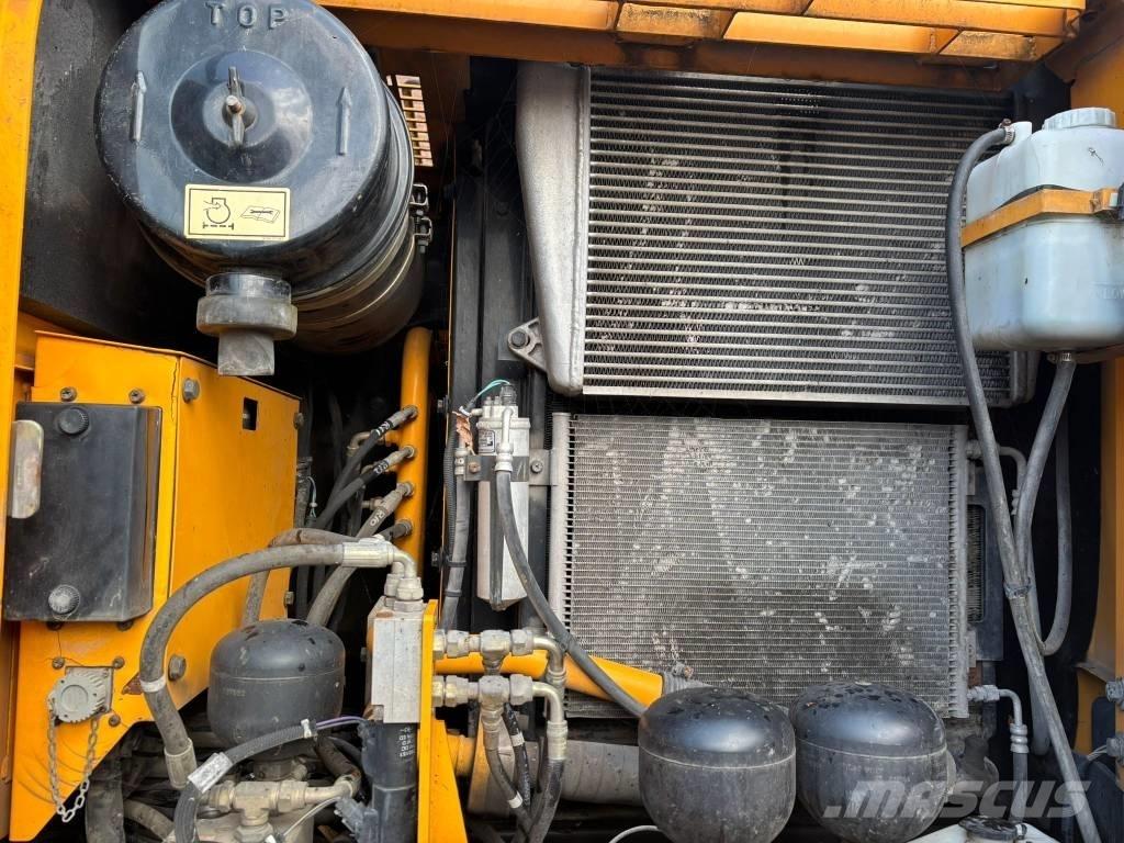 Hyundai 140W-7A Колесни екскаватори