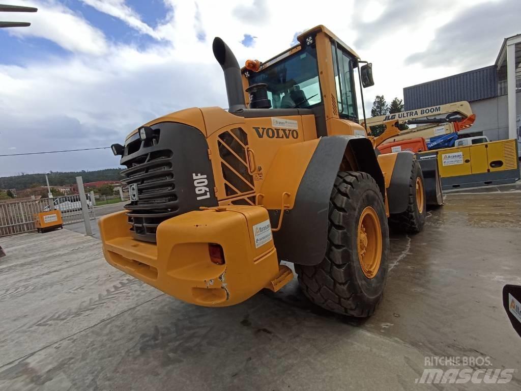 Volvo L 90 F Колесни товарачи