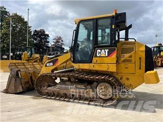 CAT 953D Верижен товарач