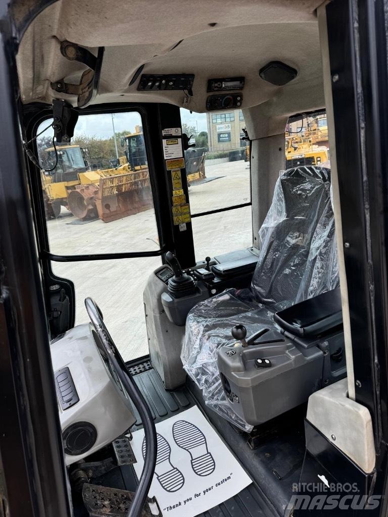 CAT 953D Верижен товарач