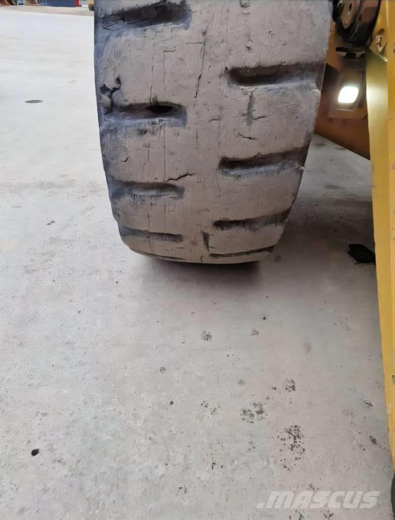 CAT 988K Колесни товарачи