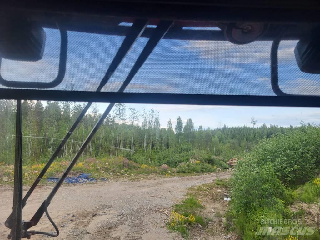 Komatsu 835 Форуардери