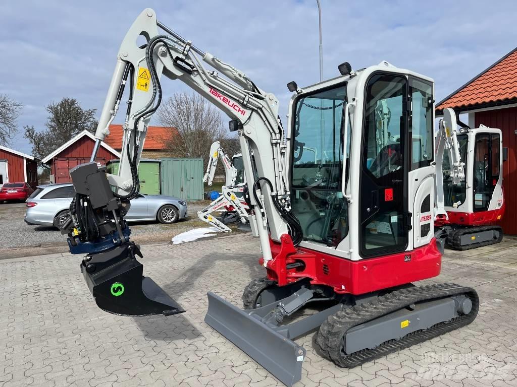 Takeuchi TB325R Мини екскаватори < 7 т