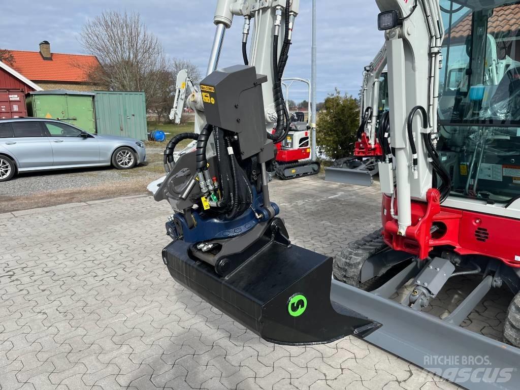Takeuchi TB325R Мини екскаватори < 7 т