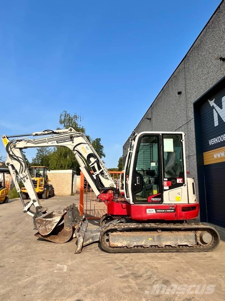 Takeuchi TB 257 FR Мини екскаватори < 7 т