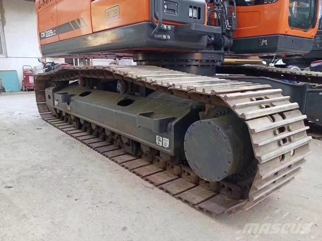 Doosan DX 225 LC Верижен екскаватор