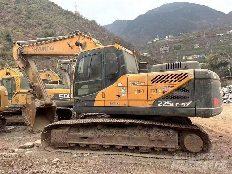 Hyundai R215VS Колесни екскаватори