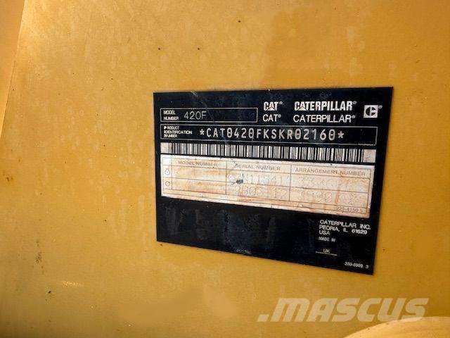 CAT 420 F Товарач със заден ексватор