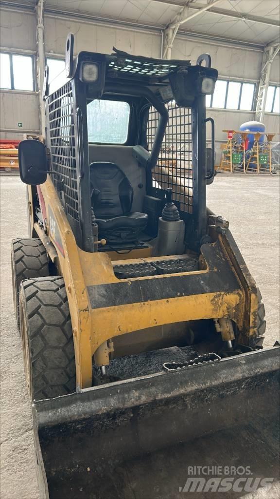 CAT 216 B Мини товарачи
