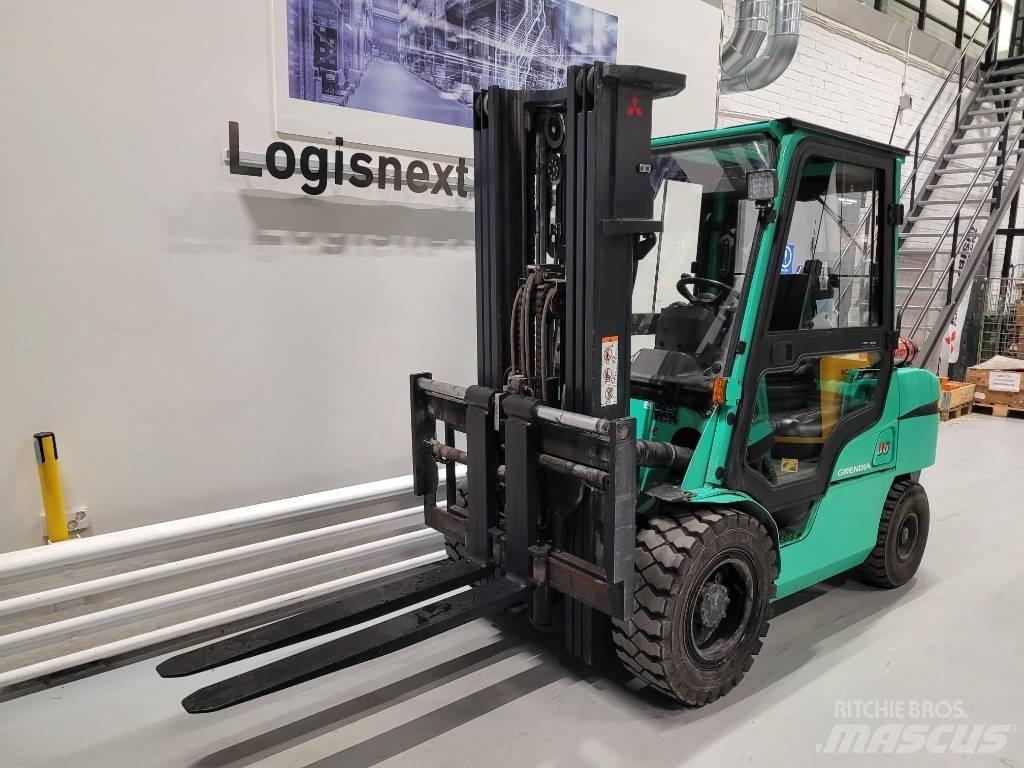 Mitsubishi FD35NTD Дизелови камиони
