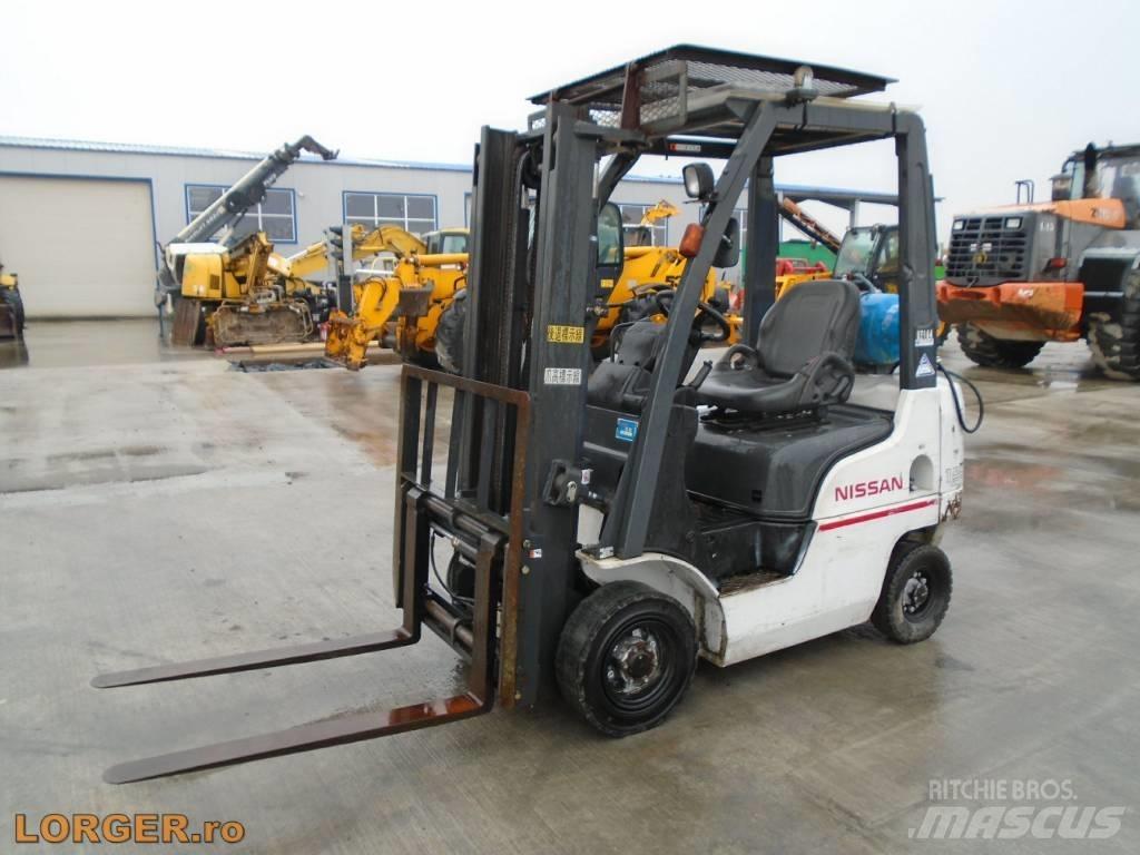 Nissan EBT P1F1 Камиони с АГУ