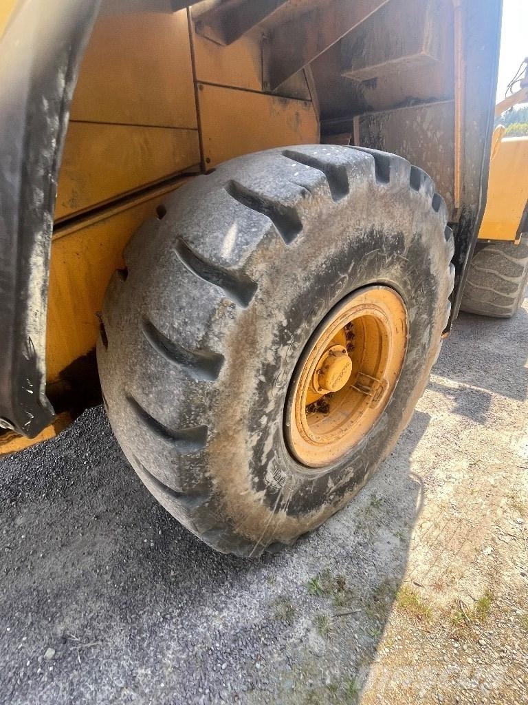 Volvo L180F Колесни товарачи