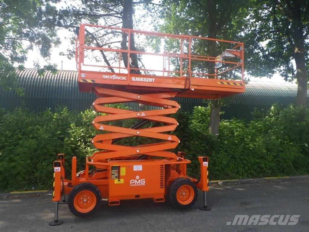 SkyJack SJ6832RT Ножични работни платформи
