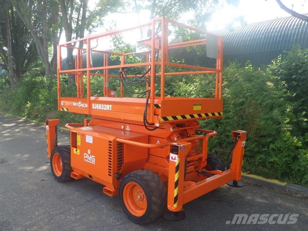 SkyJack SJ6832RT Ножични работни платформи