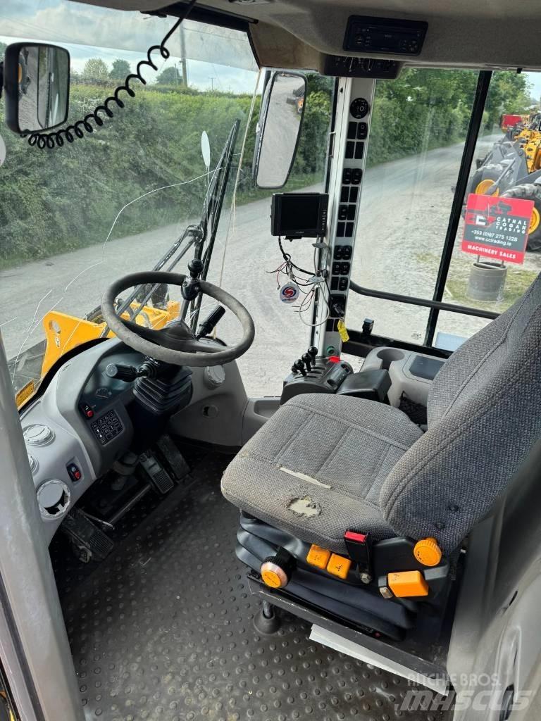 Volvo L 120 F Колесни товарачи
