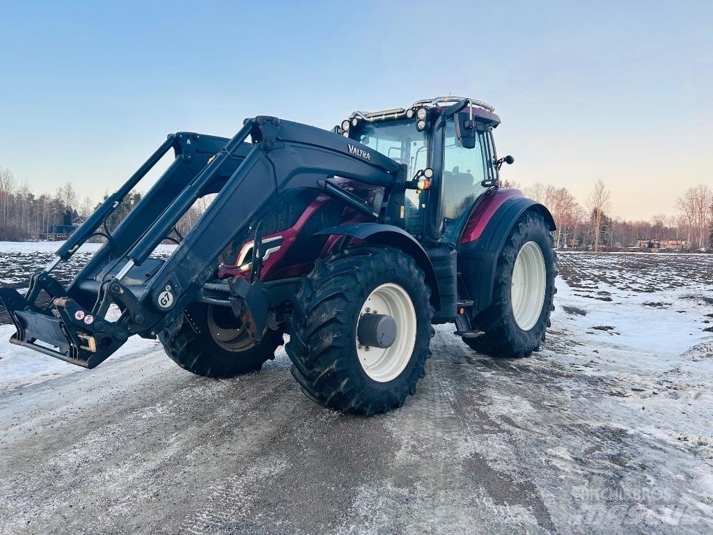 Valtra T 215 Active Трактори