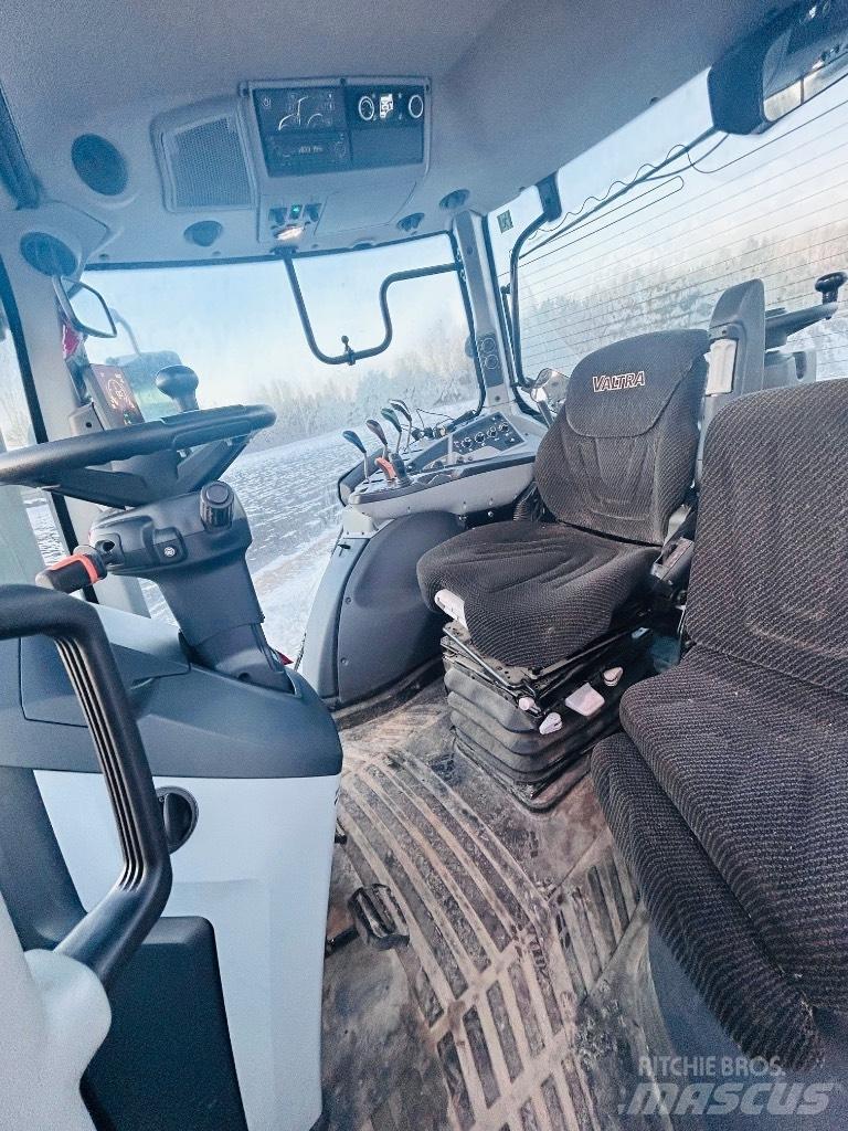 Valtra T 215 Active Трактори