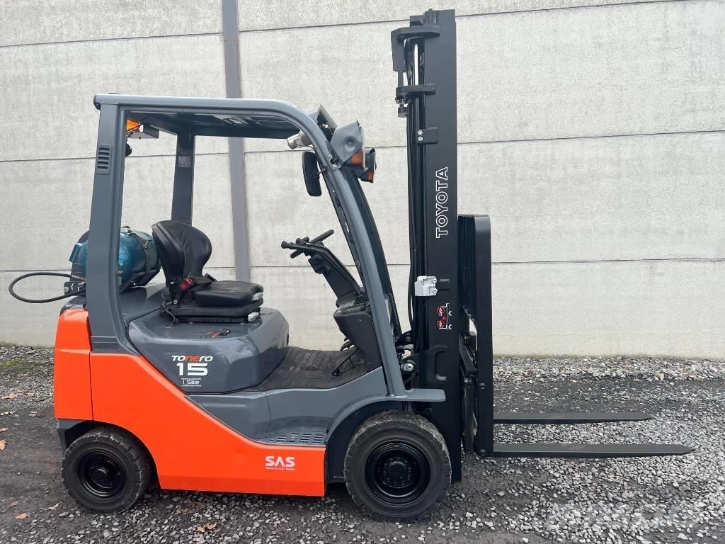 Toyota 02-8FGF15 Камиони с АГУ