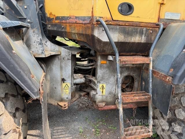 Komatsu WA 200 Колесни товарачи