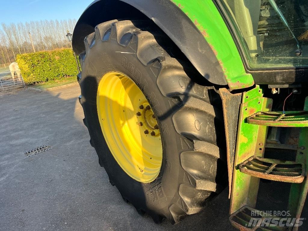 John Deere 6820 Трактори