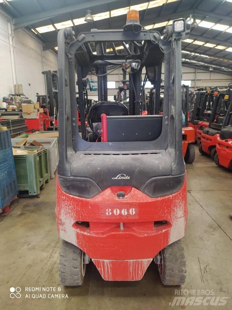 Linde E30/600 Електрически вилични кари-повдигачи