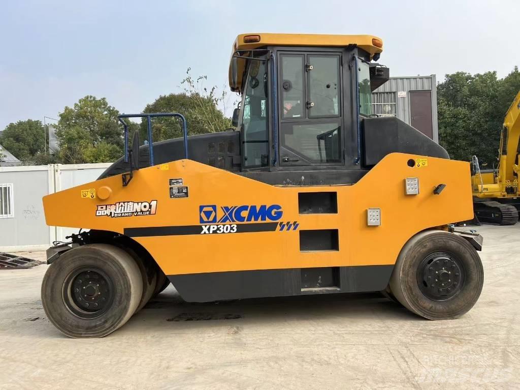 XCMG XP 303 Подемна и полагаща техника