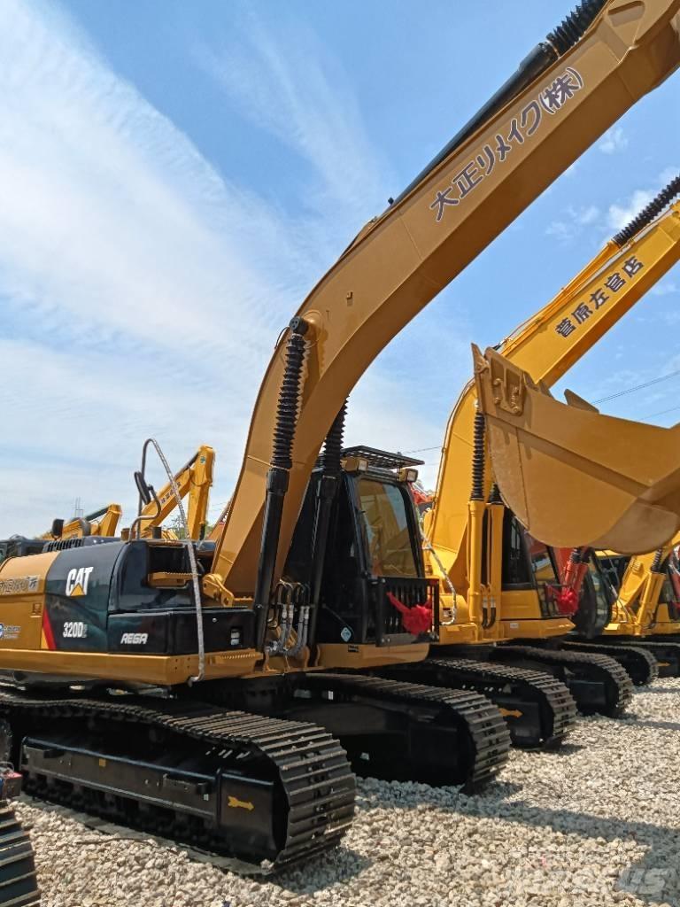 CAT 320D2 Средни екскаватори 7т - 12т