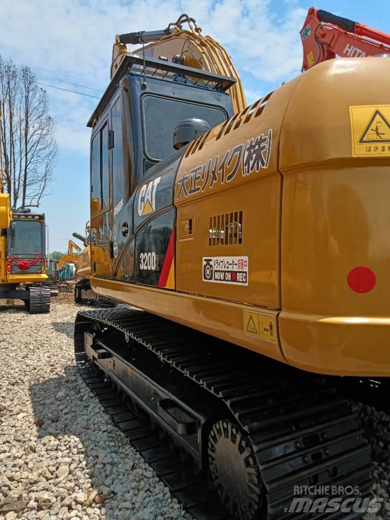 CAT 320D2 Средни екскаватори 7т - 12т