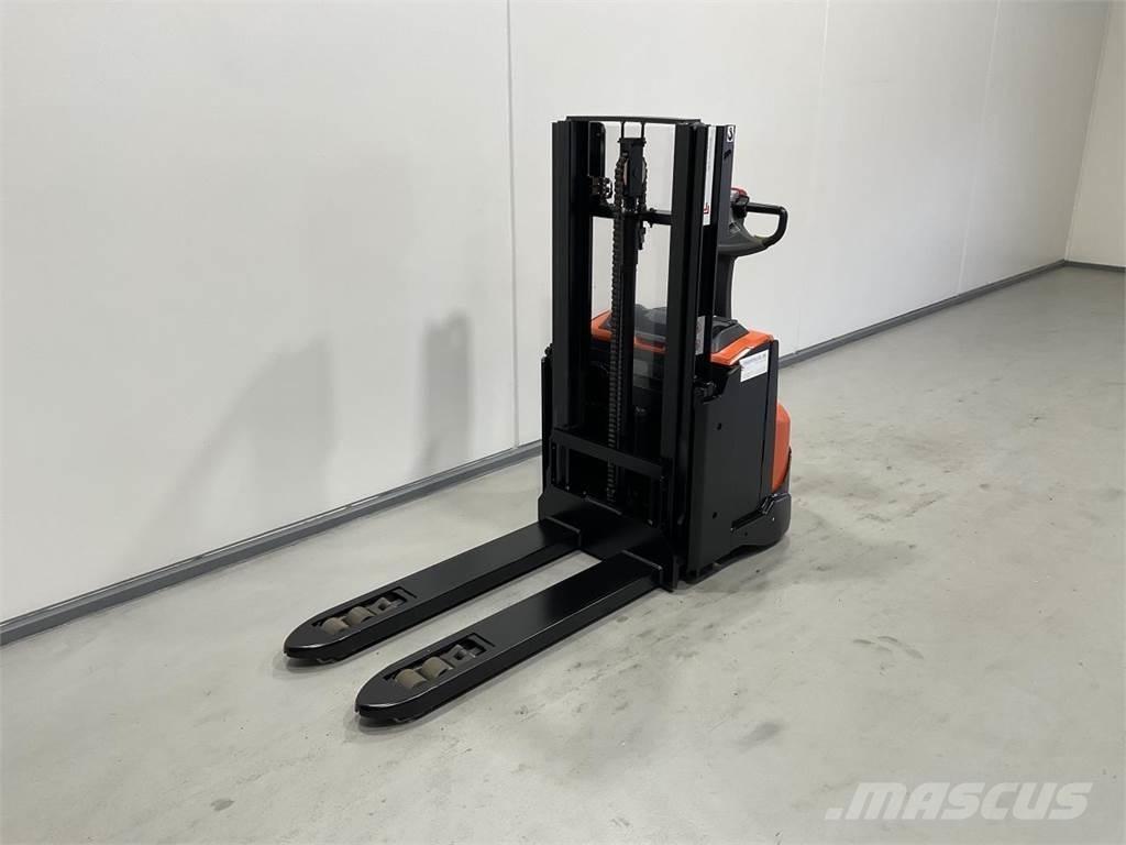 Toyota SWE200D Самоходни товарачи