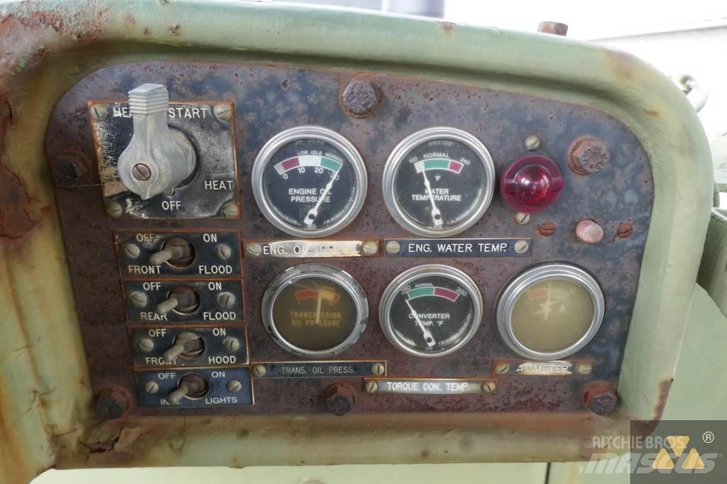 CAT D7F Ex-army Верижни булдозери
