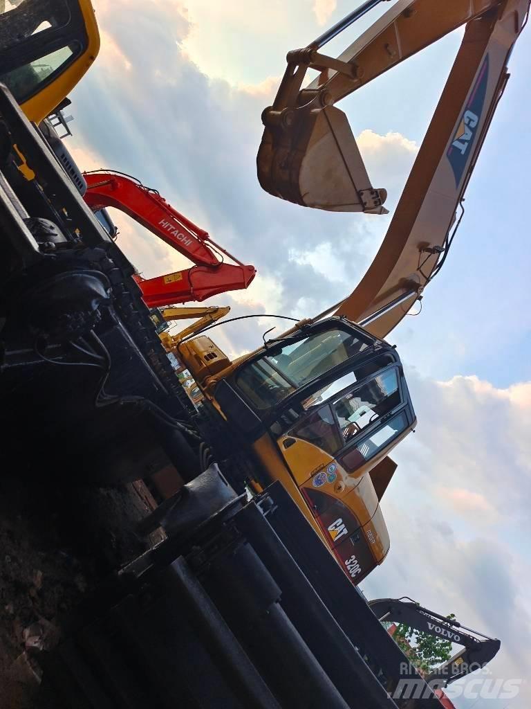 CAT 320 C Багери амфибии