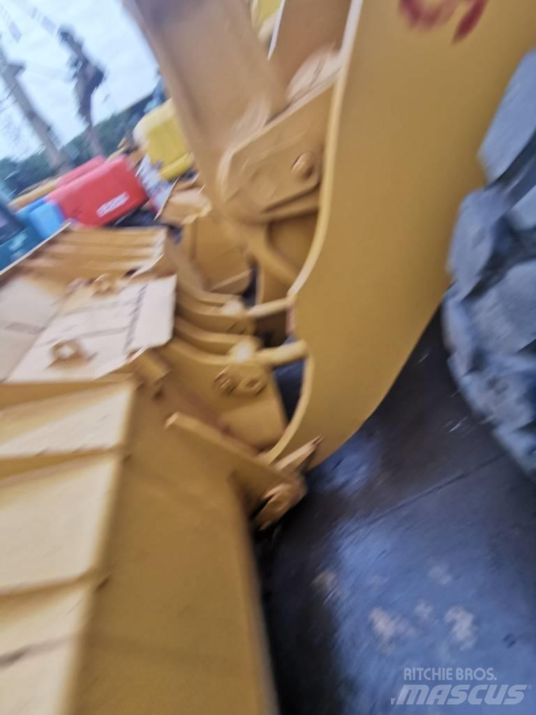 CAT 938F Колесни товарачи