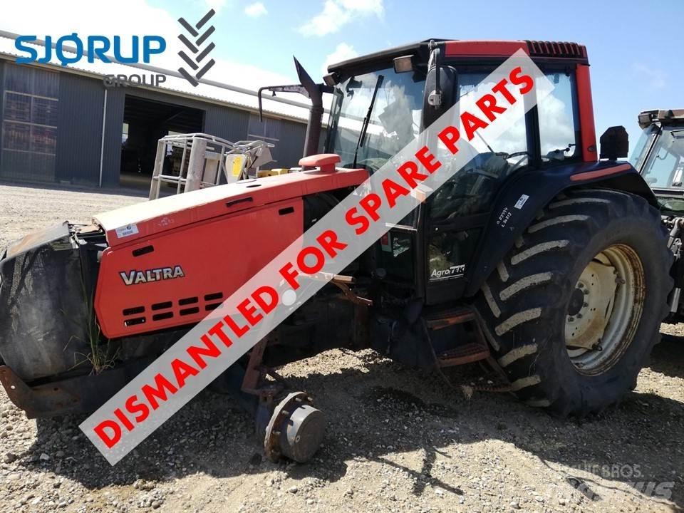 Valtra 8350 Трактори