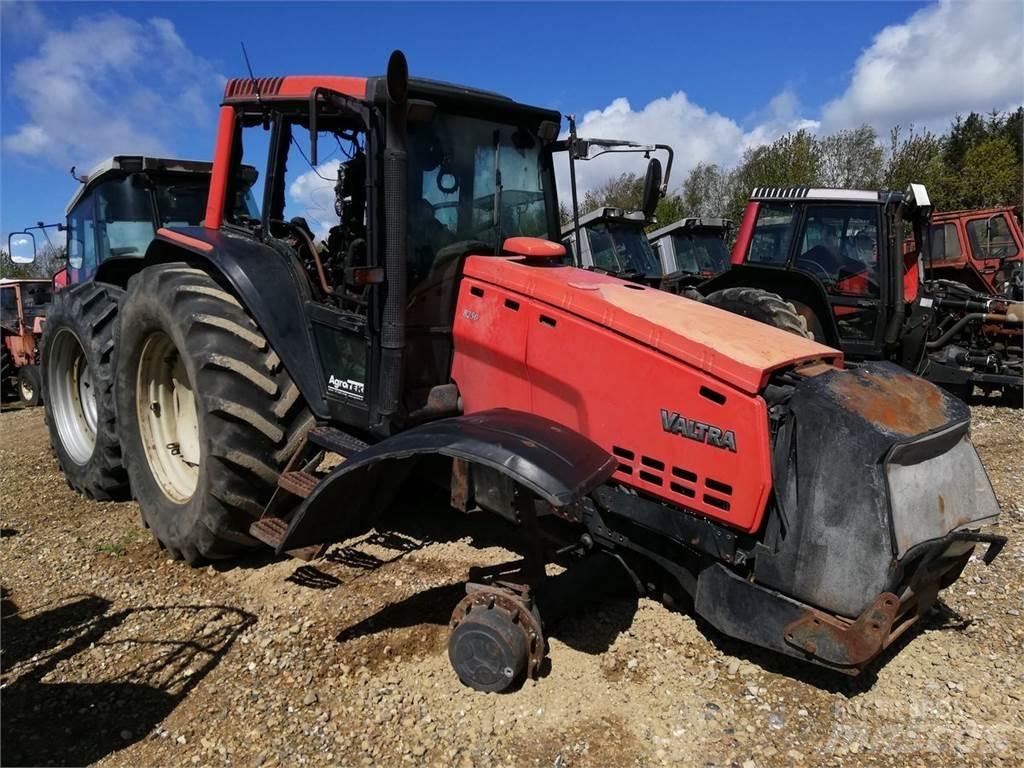 Valtra 8350 Трактори