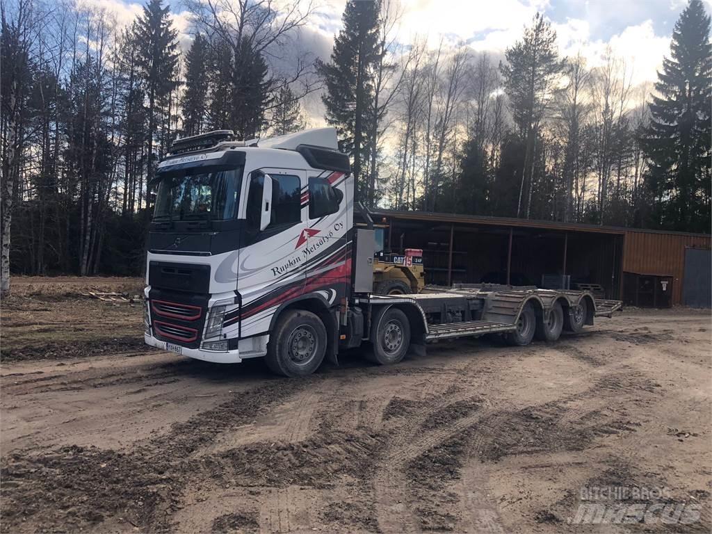 Volvo FH13 Камиони за превоз на горски машини
