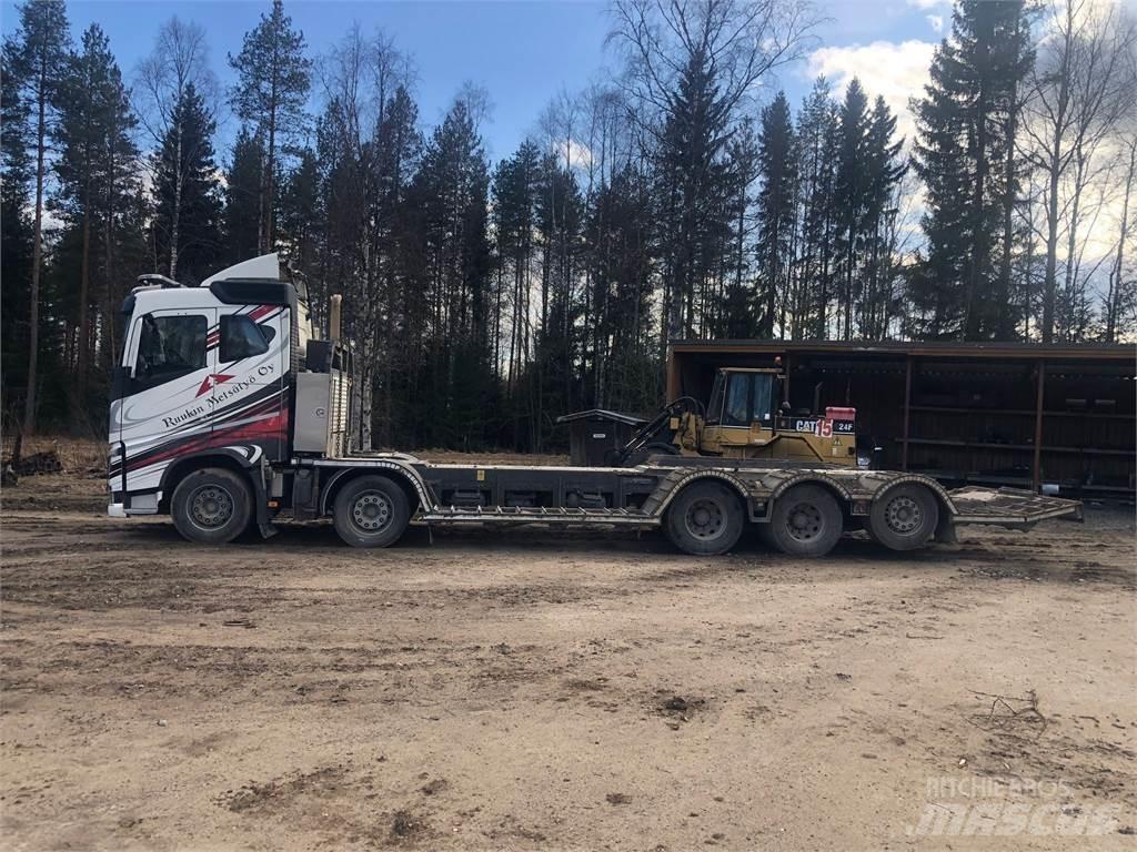 Volvo FH13 Камиони за превоз на горски машини
