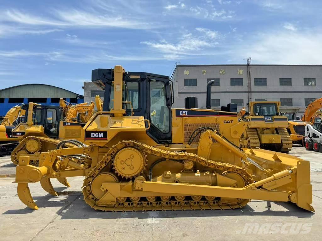 CAT D 6 M Верижни булдозери
